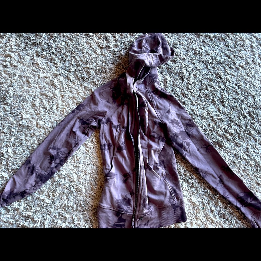 Lululemon jacket size 2!💜